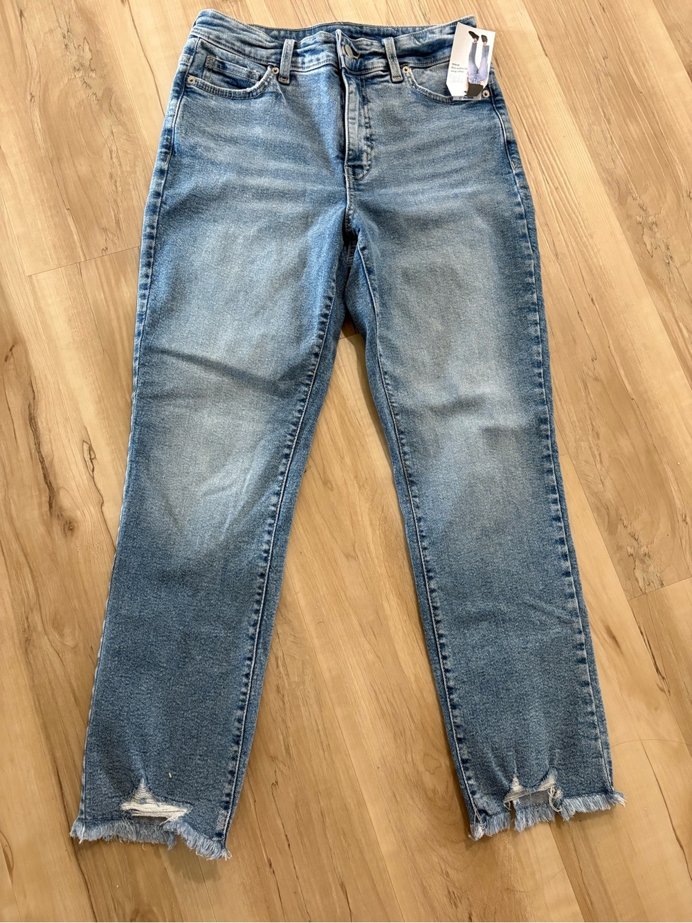 Time and Tru Light Blue Distressed Cropped Ankle Jeans